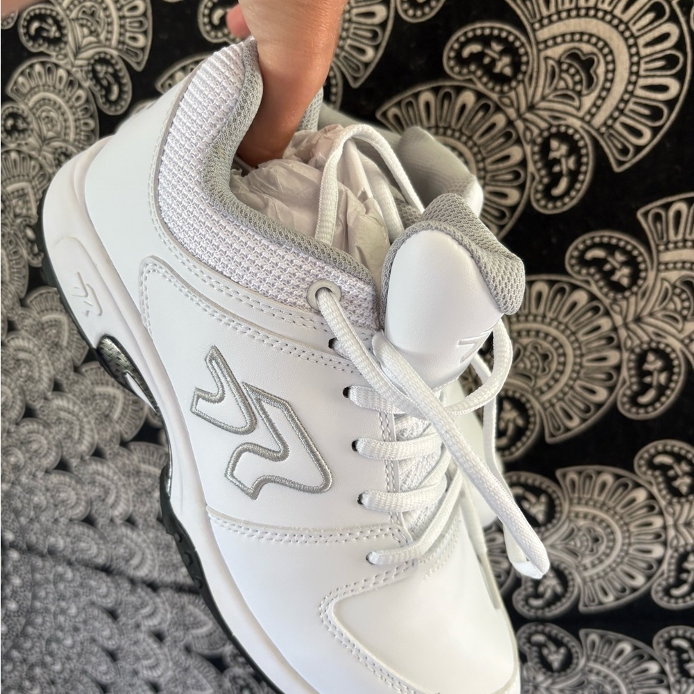 Ringor Women's Flite Turf Shoes - White/Silver
